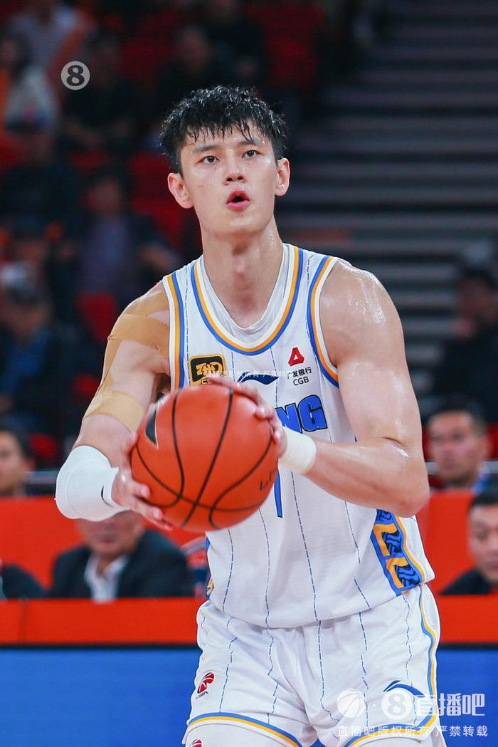 运动员的巅峰时刻：高水平竞技表现引人瞩目的简单介绍