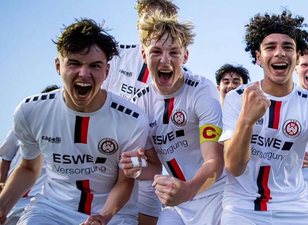 雷根斯堡在主场击败对手,大幅提高积分排名 雷根斯堡在主场击败对手,大幅提高积分排名