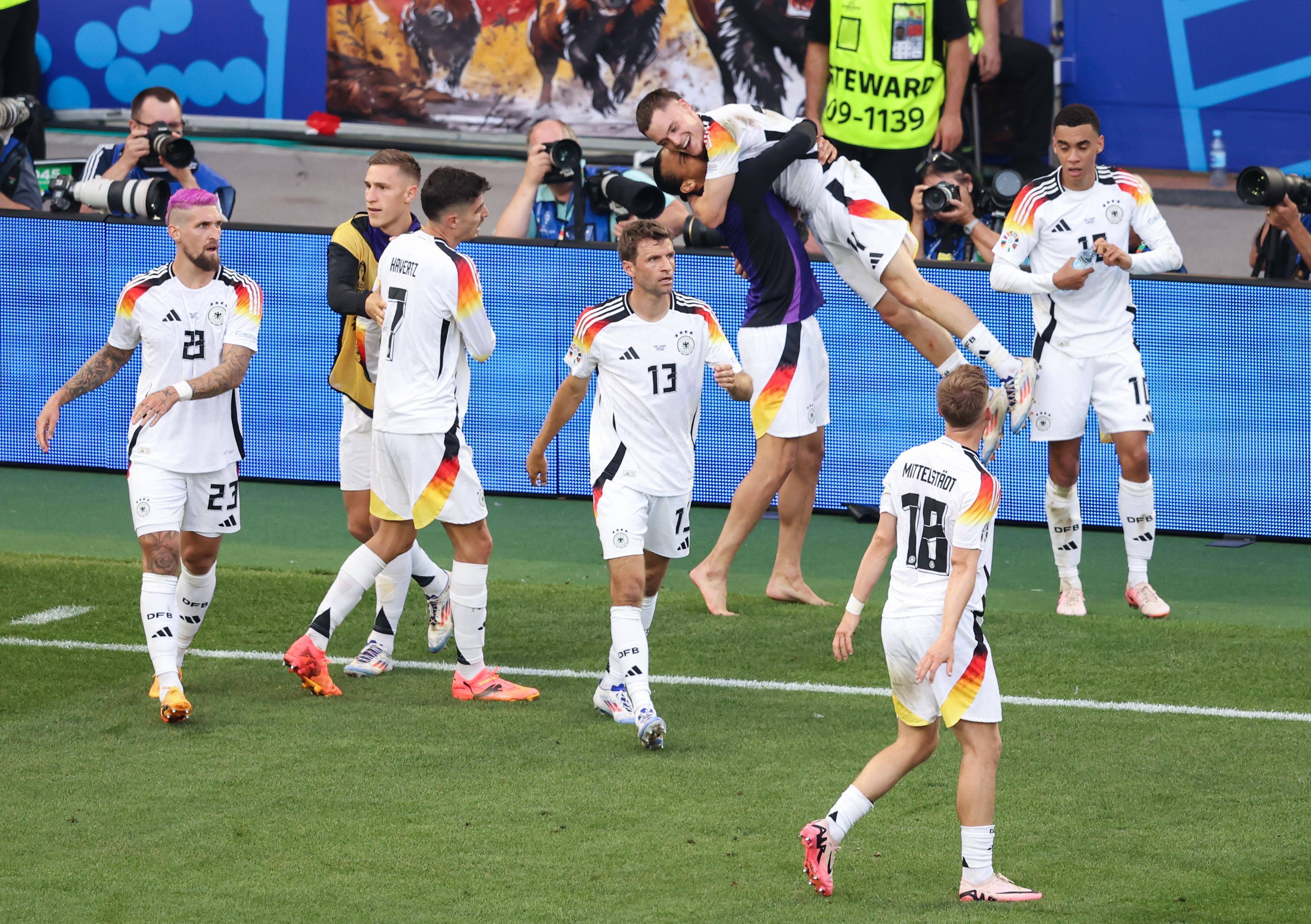 西班牙队女子足球赛夺冠,挑战创纪录 西班牙队女子足球赛夺冠,挑战创纪录