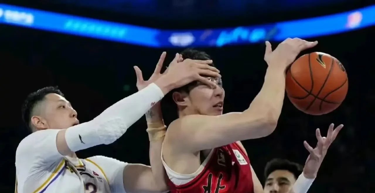 比赛悬念跌宕,表现出色球员夺人眼球的简单介绍 比赛悬念跌宕,表现出色球员夺人眼球的简单介绍