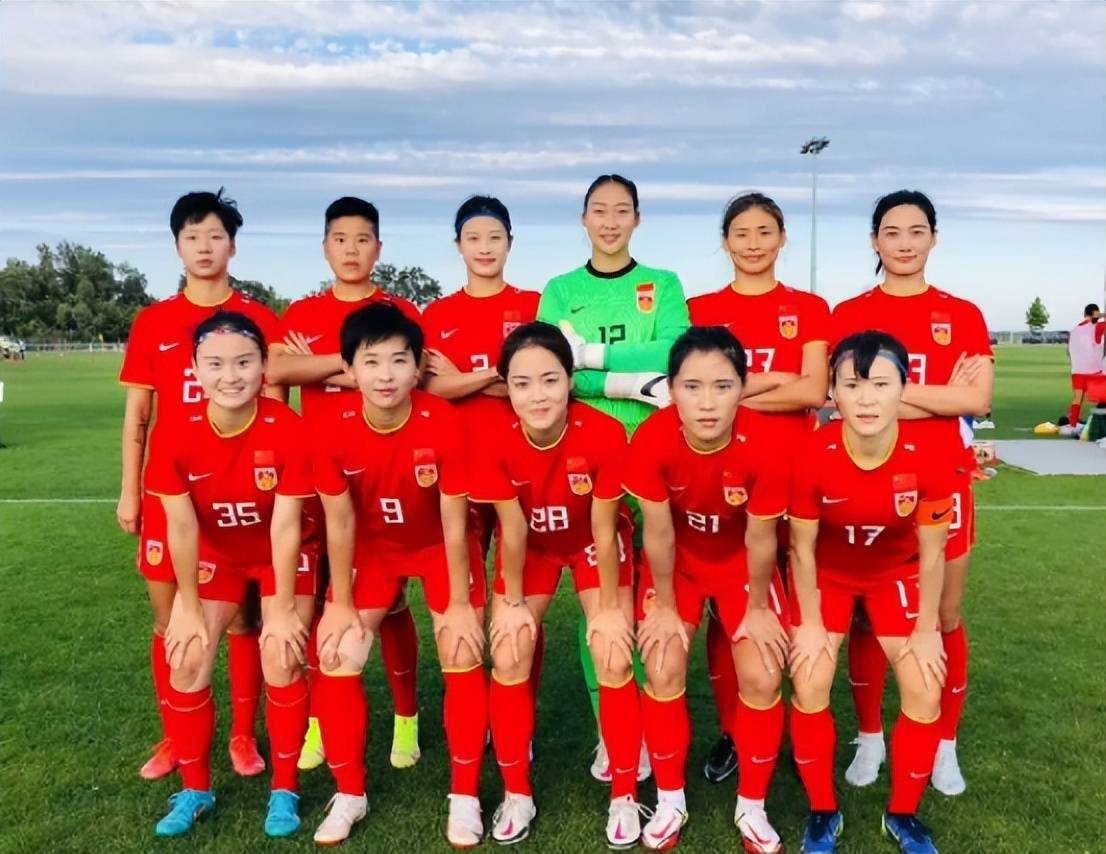 冲刺胜利！国内女足队伍在比赛中赢得掌声