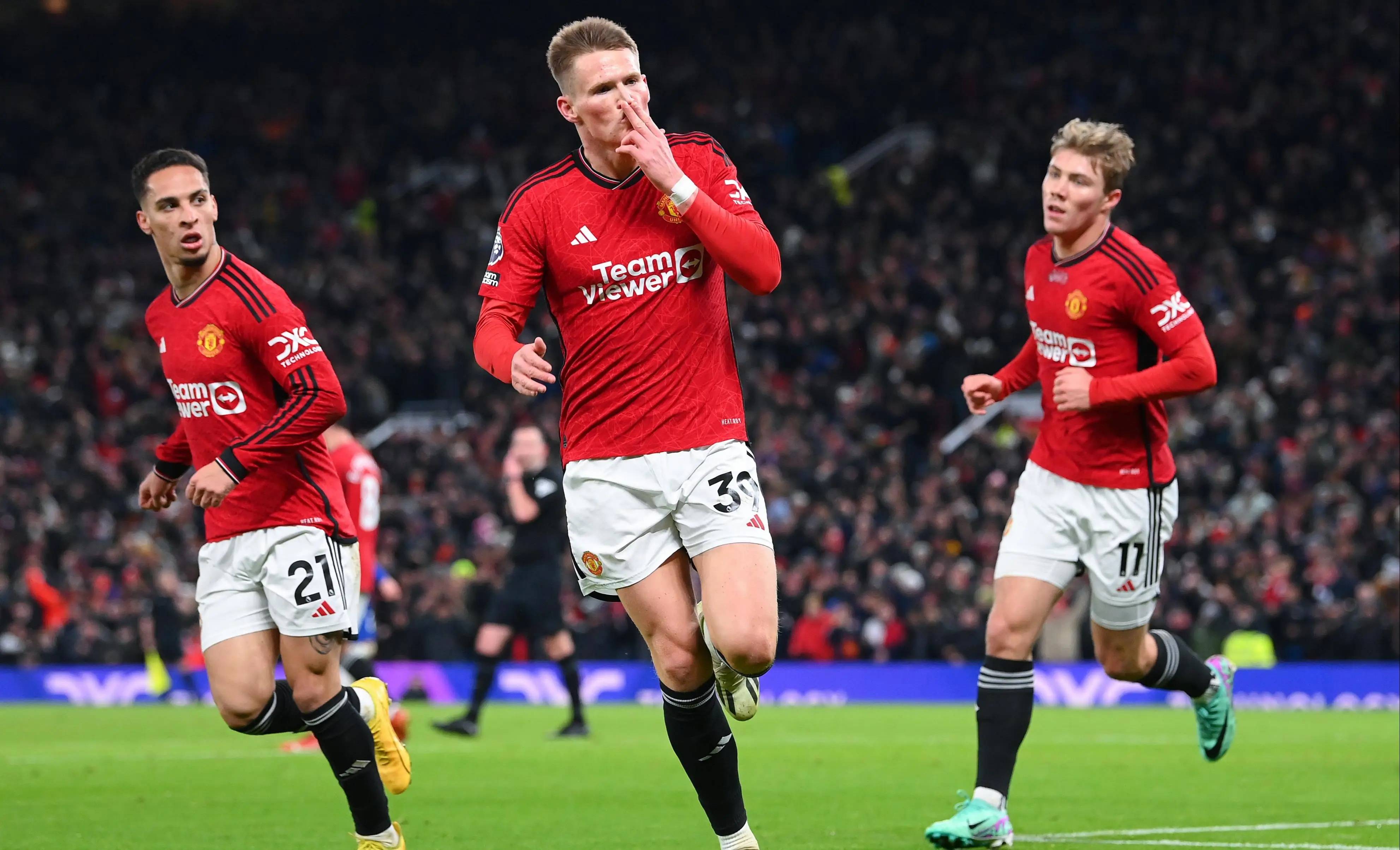 英超:切尔西2-0击败曼城,登顶积分榜! 英超:切尔西2-0击败曼城,登顶积分榜!