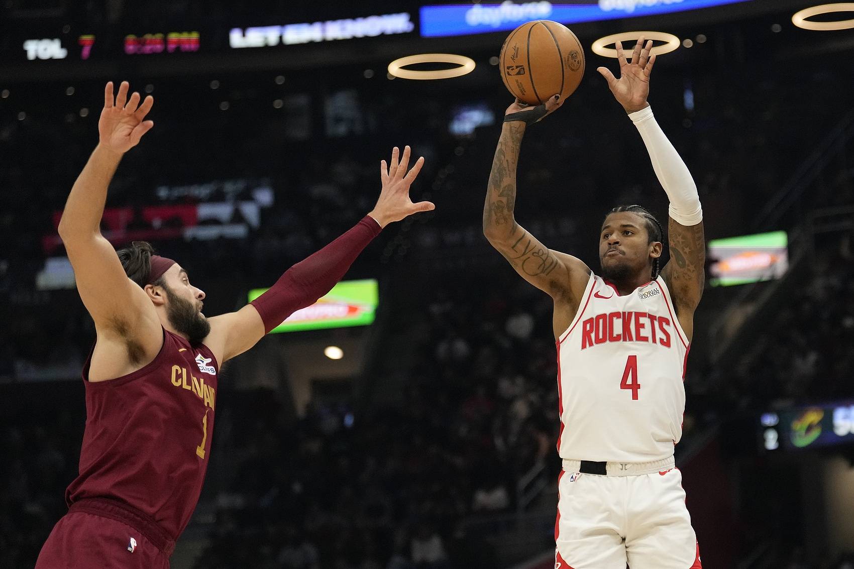 火箭横扫掘金,迎来五连胜 火箭横扫掘金,迎来五连胜