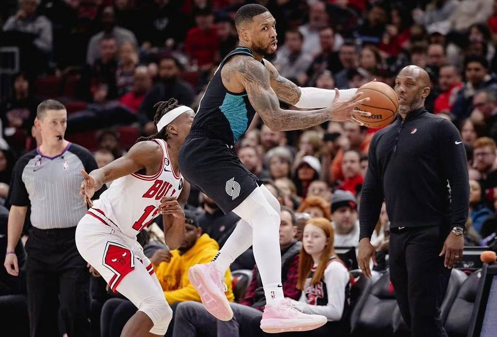 开拓者客场大胜公牛,利拉德砍下35分 开拓者客场大胜公牛,利拉德砍下35分